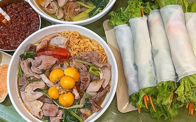 MALA - Mì Chua Cay & Lẩu Tê Cay - Đội Cấn