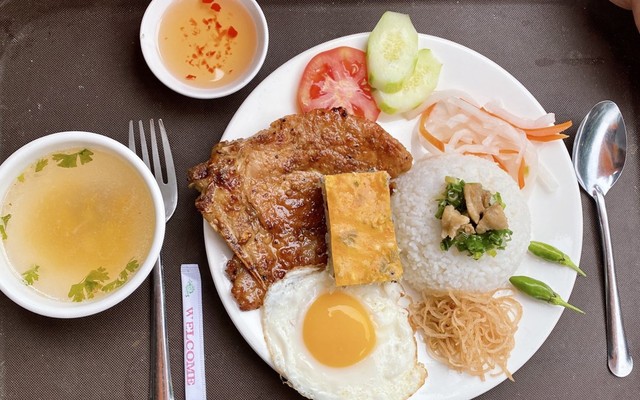 Cơm Sườn Anh Em - Đường D1