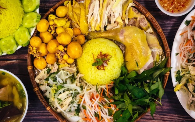 Cơm Gà - Phở Gà Hội An - Vĩnh Hồ