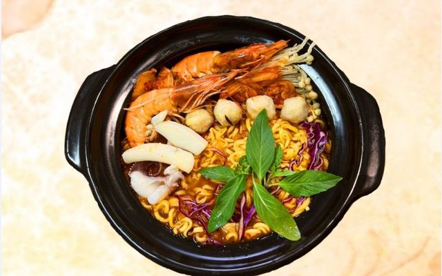 Gấu Bán Mì Cay - Phạm Hùng