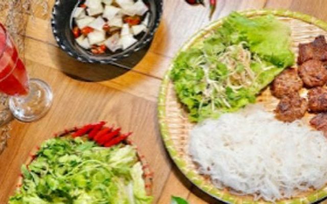 Quyên's House - Bún Chả Hà Nội & Nước Ép