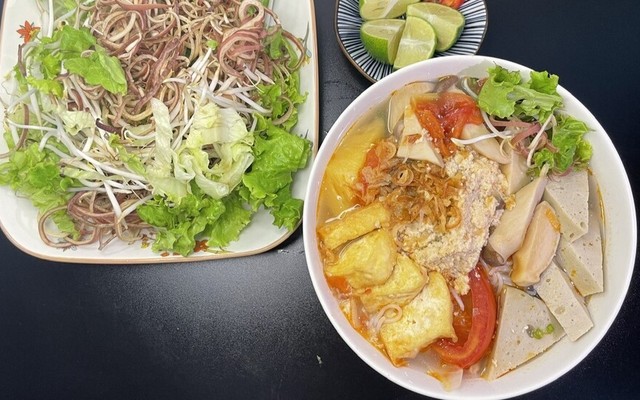 Chay Thanh Tuệ - Bún Riêu & Bánh Mì Xá Xíu Chay - Hồ Tùng Mậu