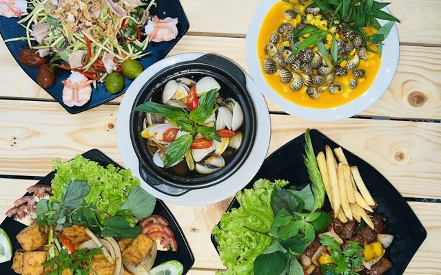 Tiệm Lẩu Nhà Di