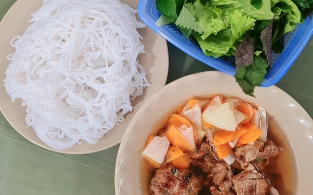 Ông Tú - Bún Chả - Văn Cao