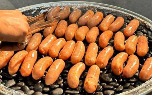 Lạp Xưởng Nướng Đá - Vĩnh Khánh, Quận 4