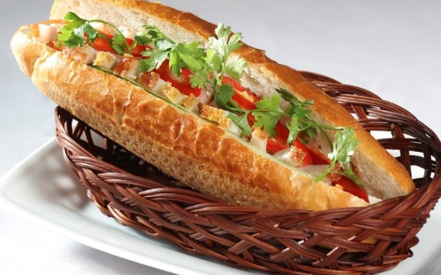 Bánh Mỳ Heo Quay Tấn Tú - 22 Tuệ Tĩnh