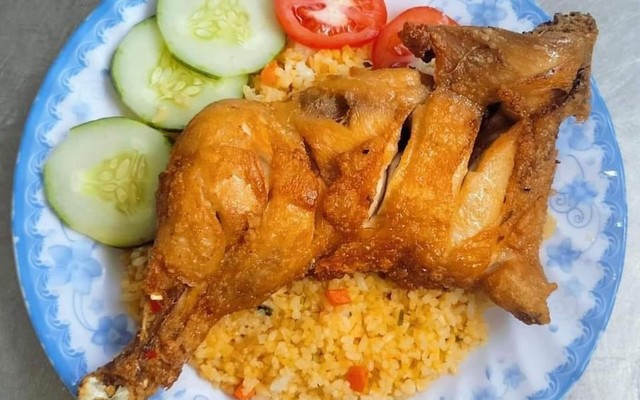 Cơm Gà Xối Mỡ Ngọc Hiếu