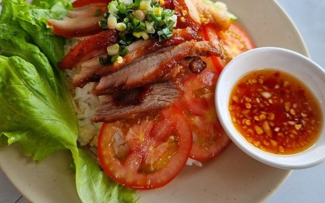 Cơm Tấm Sinh Viên & Hủ Tiếu - Lưu Đào
