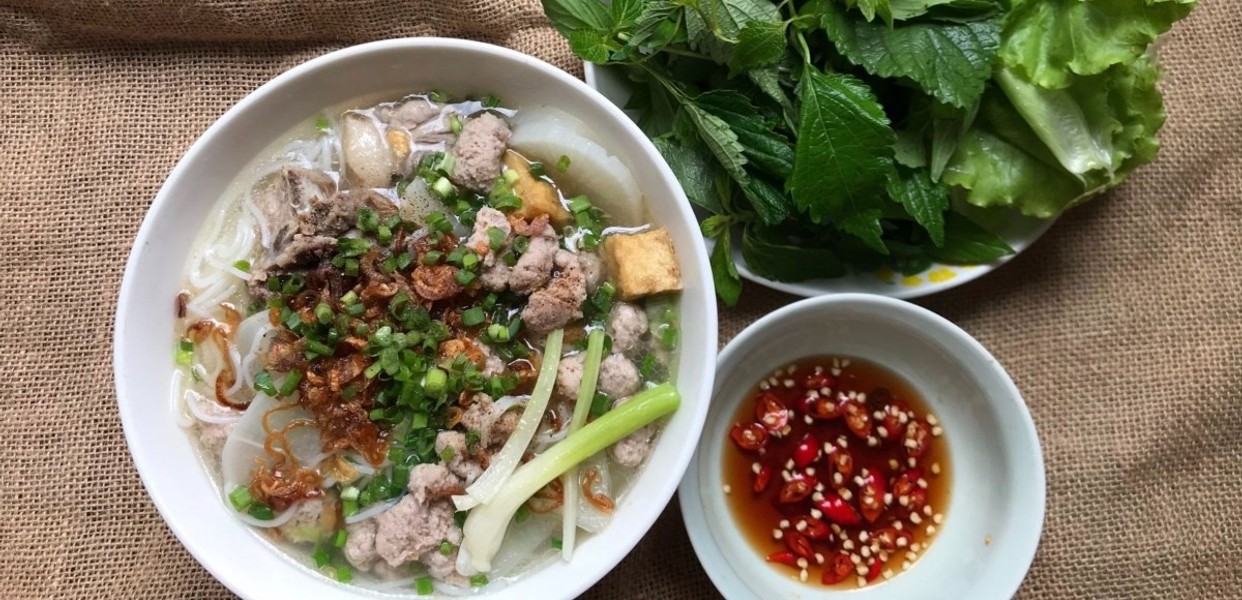 BÚN MỌC CÔ 6 VỚI TÔ BÚN NÓNG HỔI HẤP DẪN