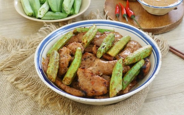 Yumi Yumi - Vú Heo Nướng & Tóp Mỡ Cháy Tỏi Nóng Giòn