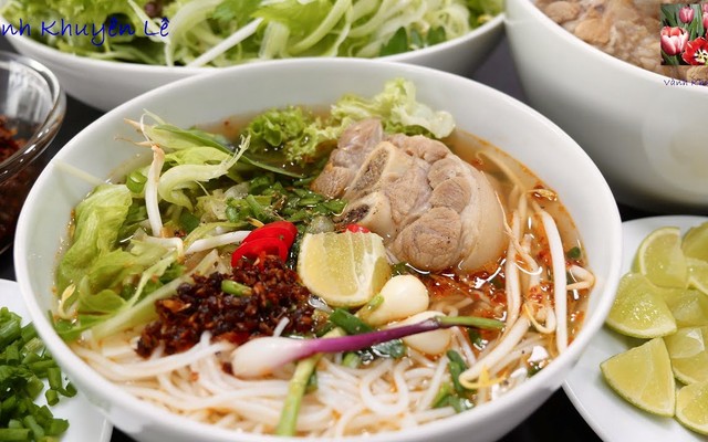 Bún Bò Dì Hường - 6 Nguyễn Thiện Thuật