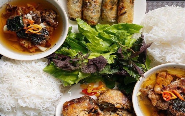 Phở Gà Ta & Bún Chả Phố Cổ - 48 Mễ Trì Thượng