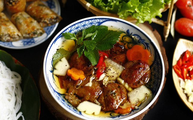 Bún Chả Cô Hương - 20B Ngõ 218 Lĩnh Nam