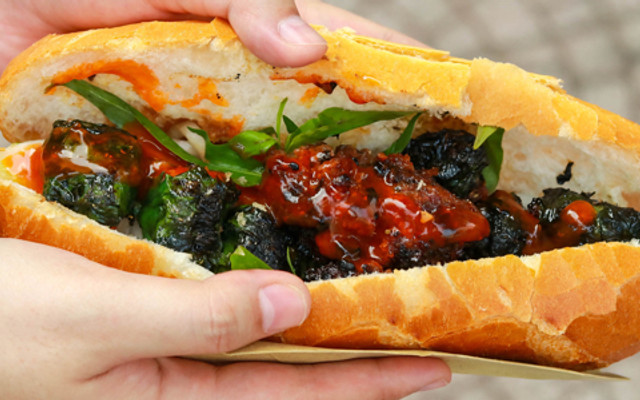 TƯ LÙN - Bún Bò Huế, Bánh Mì Bò Lá Lốt & Ăn Vặt - 35 Hoàng Quốc Việt