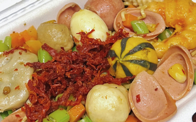 Cơm Gà, Mì Trộn & Nước Giải Khát - Lạc Long Quân