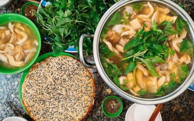 Lẩu Gà Lá É - Trại Gà Thảo Mộc