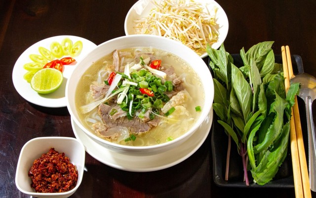 Phở Ngon Bát Đá - Phở Bò & Dê - Nguyễn Hoàng