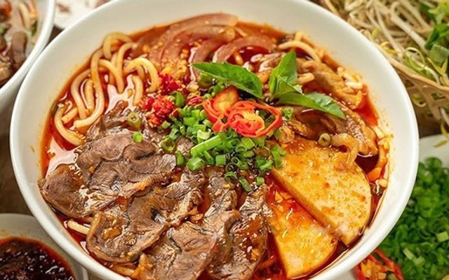 Quán Trường - Bún Bò Huế, Bò Kho Bánh Mì & Hủ Tiếu Bò Kho - Lê Hồng Phong