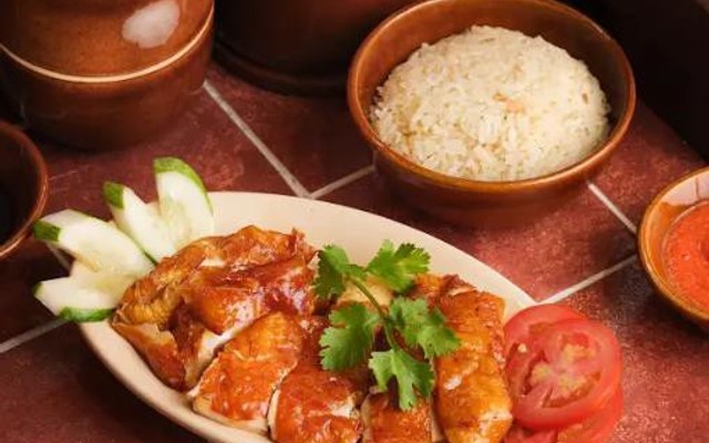 Cơm Gà Singapore Tân Gia Ba - 104 Ngô Quyền