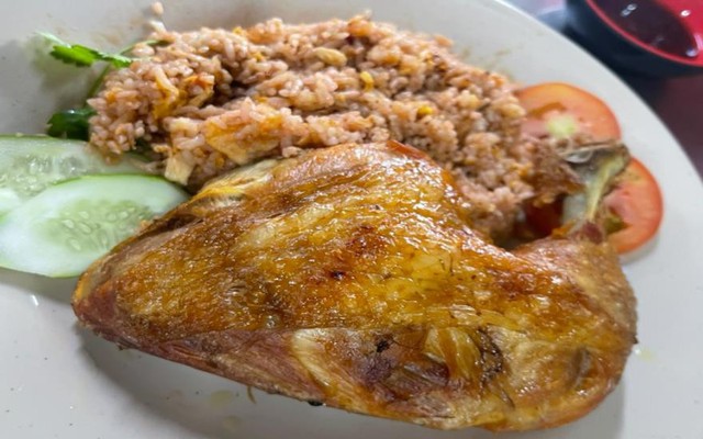 Cơm Gà Xối Mỡ, Cơm Chiên Dương Châu & Hủ Tiếu Xào - Hoa Ký