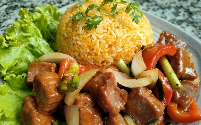 Tiệm Cơm Gà Cô Ú - Nguyễn Ái Quốc