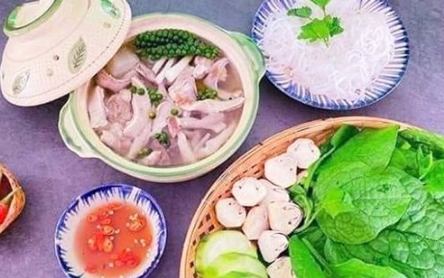 Lẩu Gà Lá É, Lẩu Xí Quách & Lẩu Bao Tử Hầm Tiêu - Nguyễn Quán