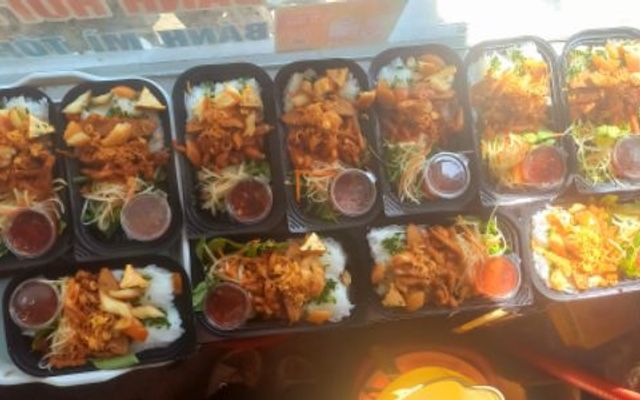 Bún Thịt Nướng & Bánh Mì Bò Nướng 777 - 274 Trường Chinh