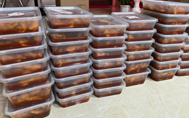 Kaka - Chân Gà & Trứng Non Sốt Thái