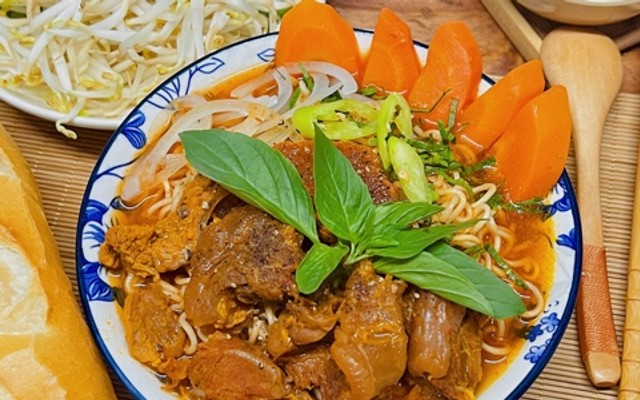 BÒ KHO CÔ TÁM - Hủ Tiếu Bò Kho