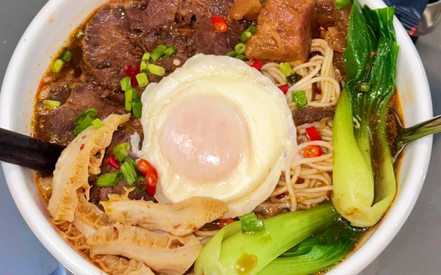 Howlin Hot - Lẩu Cay & Mì Bò