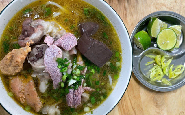 Bún Bò Huế Tràng Tiền - Bùi Trọng Nghĩa