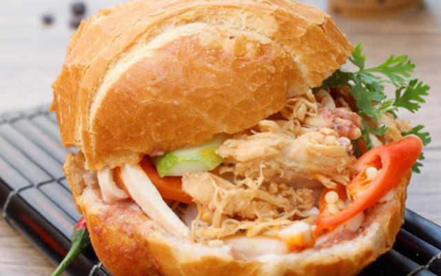 Bánh Mì Cóc Vàng Cô Nga - Bánh Mì Gà Xé & Chả Lụa - 117 Đông Hưng Thuận 02