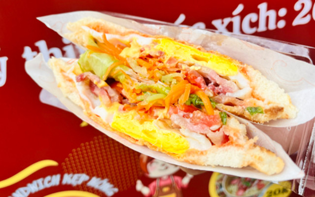 Cà Phê Sáng - Coffee, Sandwich & Mì Ý - Đèn Đỏ Ngã Ba Phát Triển