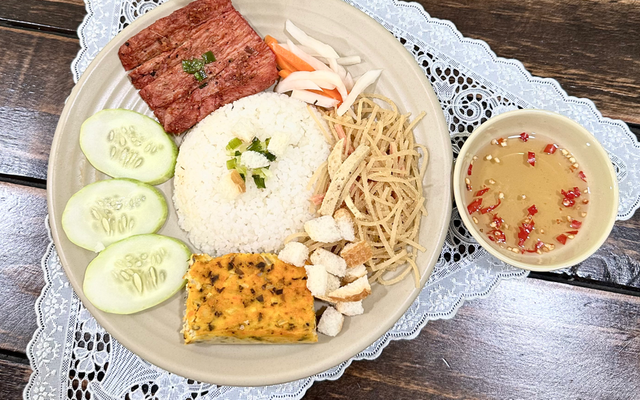 Cơm Tấm & Bún Huế - Chay An Yên - Lạc Long Quân