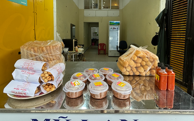 Mỹ Lan - Bánh Mì Que & Pate Khánh Nạp