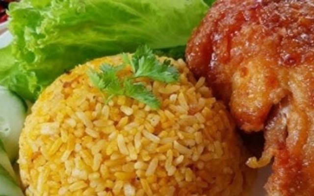 Cơm Gà Xối Mỡ Mẹ Bối - Long Bình