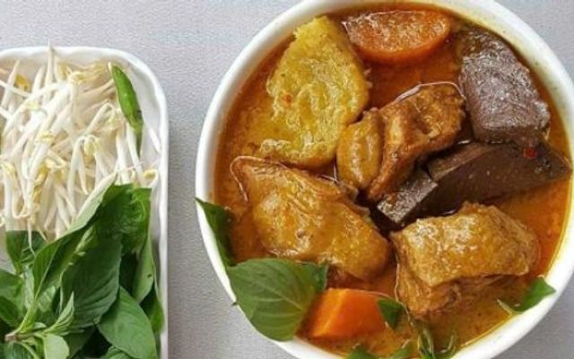 Hủ Tiếu Gà Sài Gòn & Cà Ri Gà Ta Nam Bộ - Thoại Ngọc Hầu