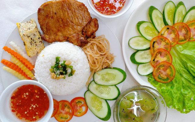 Cơm Nhà Tiệm Cỏ - Trà Trái Cây - Hưng Phú 1