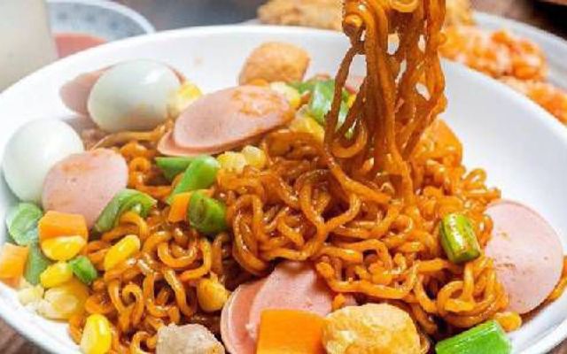 Mì Trộn Indomie Tùng Còi - Ăn Vặt Ngon Cầu Giấy