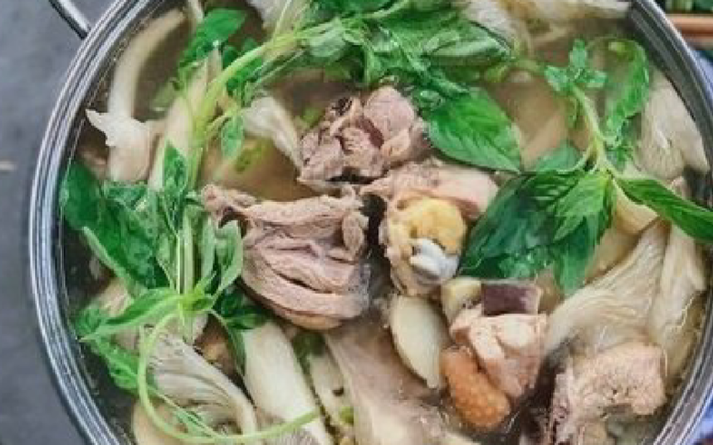 Lẩu Gà Lá É Phú Yên Anh Ngộ - Đào Trinh Nhất