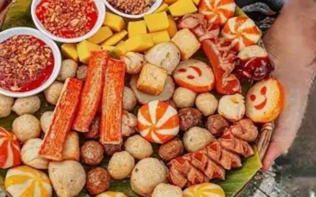 Ăn Vặt Nhiệt Đới - Chân Gà Sốt Thái, Mì Trộn & Cá Viên - Mã Lò