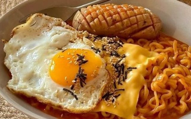 Sành Ăn Quán 38 - Mì Xào Trứng Muối