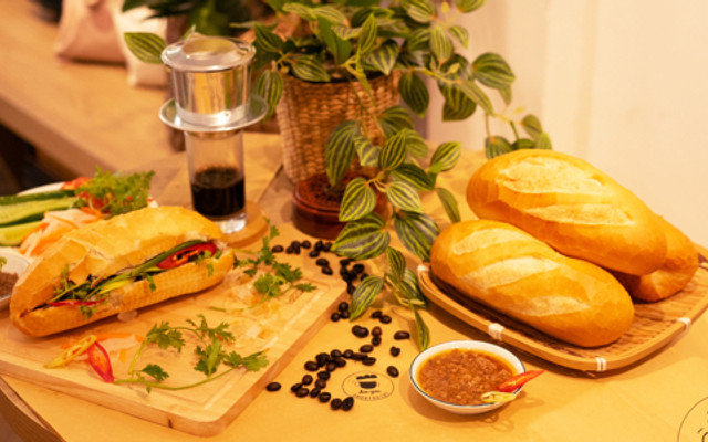 Bánh Mì Cà Phê Đen Giòn - Đường 12B
