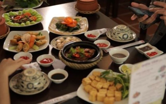 SimFood - Cơm Niêu & Lẩu Gà Lá É - Nguyễn Văn Hưởng
