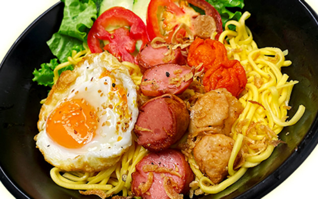 MỲ TRỘN INDOMIE & CÁ VIÊN CHIÊN MẮM - TÔN ĐỨC THẮNG