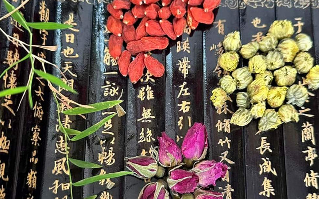 Trà Hoa Thảo Mộc & Cà Phê - Bạch Cúc Trà - Lạc Long Quân