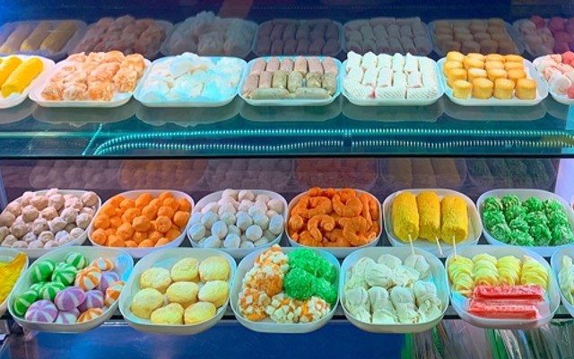 Ăn Vặt Chang Chang - Cá Viên Chiên & Mì Xào Xiên Que