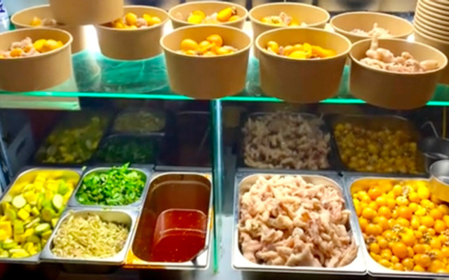 Ăn Vặt Trúc Food - Chân Gà Sốt Thái & Bánh Tráng Phơi Sương - Đường 17