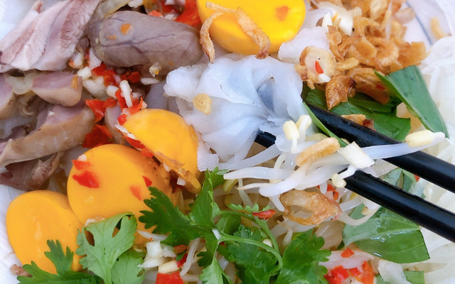 Bánh Ướt Lòng Gà - Chân Gà Sốt Thái - 170 Phạm Hồng Thái