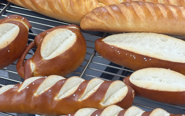 Tiệm Bánh AORTA - Bánh Tươi Ít Ngọt - Dịch Vọng Hậu